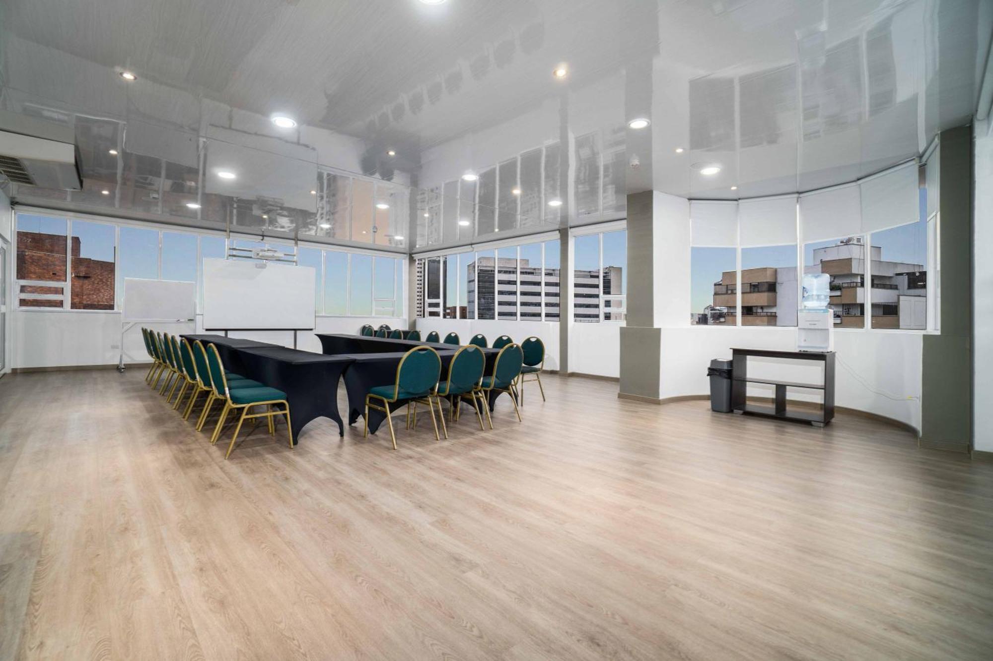 Azor Hotel Cali Versalles エクステリア 写真